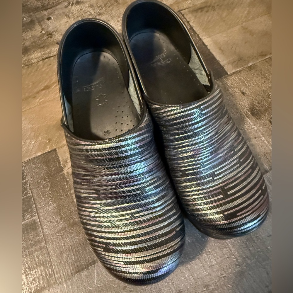 Dansko Professional Clogs EU 38 US 7.5–8 Black Metallic Stripe‎ Leather Shoes